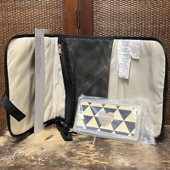 Emma & Chloe LOVE Portable Diaper Changing Station NWT - Picture 4 of 14